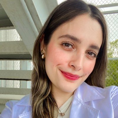 Si ves algo malo en mi, ese soy yo en mi humanidad...Si ves algo bueno en mi, ese es Dios brillando en mi vida✨🤍