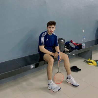 Wong Semarang || Gak Akan pernah respons fake account !!! || Sedang belajar olahraga badminton.