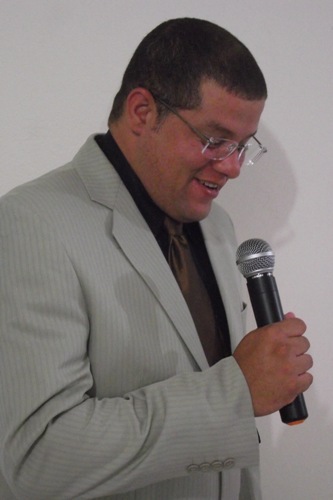 Pastor Evangélico, casado, tenho um filho lindo e sou completamente feliz com minha família e minha Igreja. http://t.co/KhLComrffC