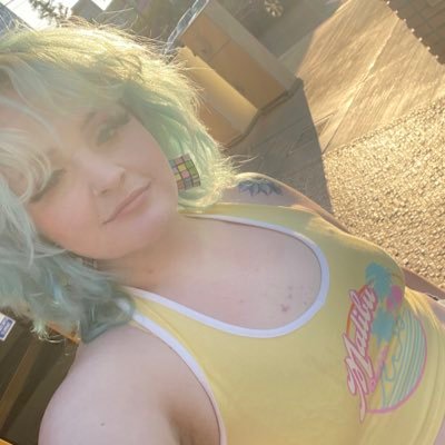 beka_noel's profile picture. she/they | 27 | BLM | INFP-T | i don’t even know who the chronic lady is