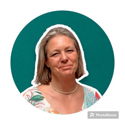 Former et accompagner des leaders humains, conscients et éclairés au sein des organisations, pour semer de la Paix, dans leur sphère privée et professionnelle.