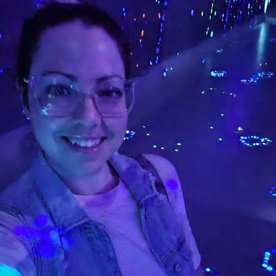 ItsSamFram's profile picture. let your weird light shine bright so the other weirdos know where to find you