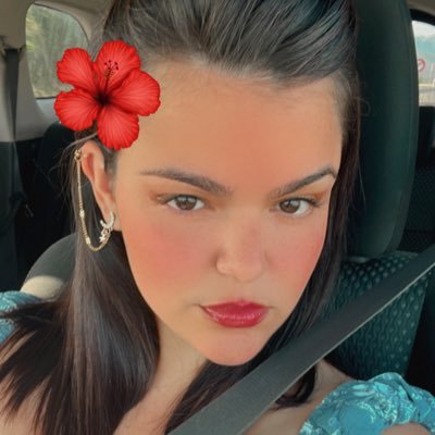 happysunnylis's profile picture. Sunflowers 🌻🍃Me 🍃🌻 Odontóloga 👩‍⚕️ Cambridge Teacher 👩‍🏫 Lectora 📖Escritora ✒️ Madre 🍼👩‍🍼