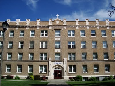 DesmetHasEars's profile picture. The hills may have eyes, but De Smet has ears