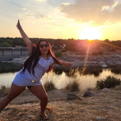•♋
•Guareñita de Pura Cepa 🌴🏖️
•Mas Venezolana que La Arepa 🇻🇪
•Amante de los Atardeceres🌅
•Amor por Los Animales🐶🐰🐢🐈🐓🐥🦜 pero por Los Gatos Todo 😻