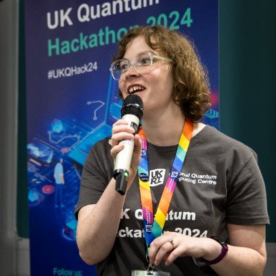 Quantum physicist turned science communicator, writer & educator