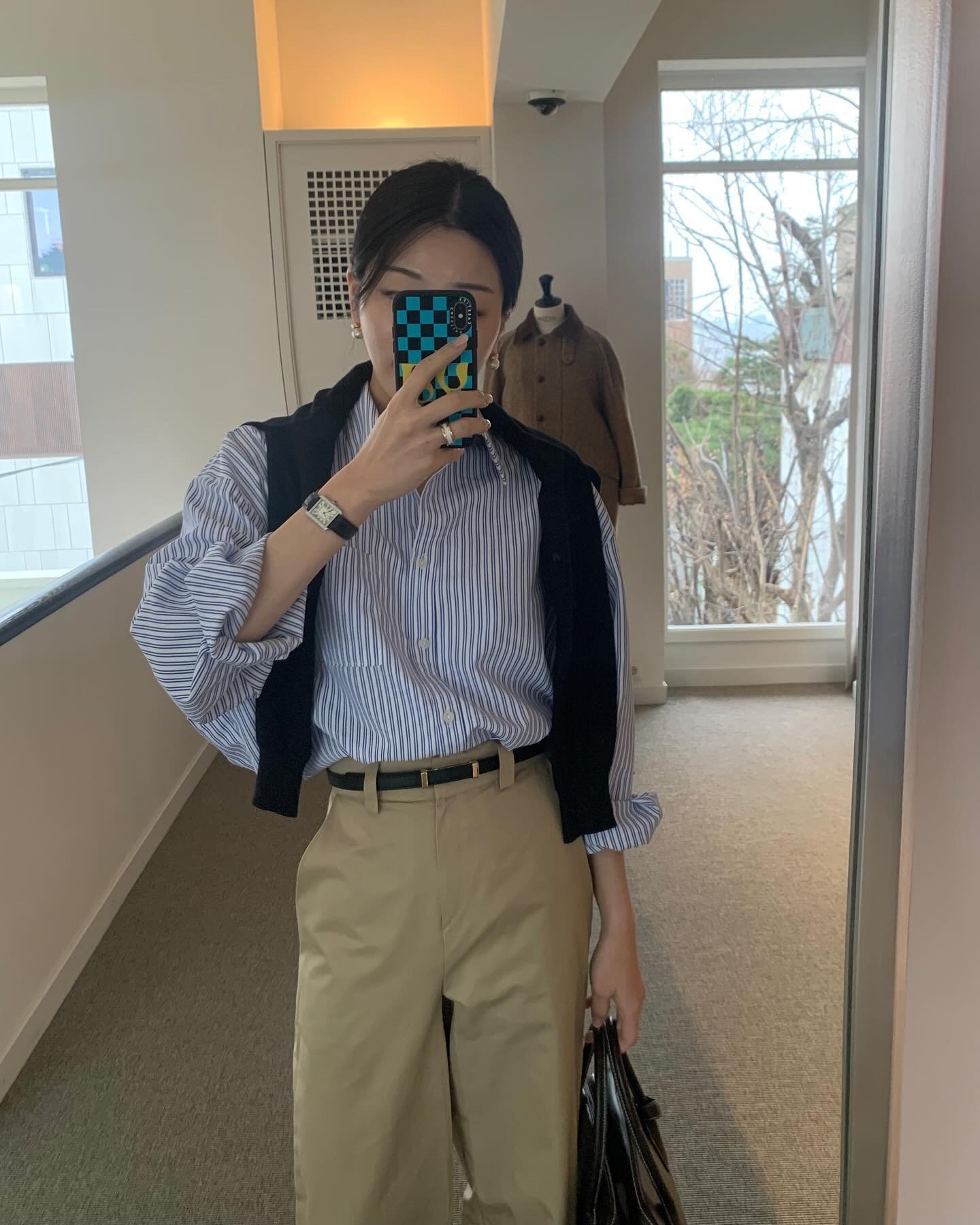 Philosophical mind, seeker of beauty. Hoping to find deep connections. Let's appreciate the elegance in life! 🌹🤔