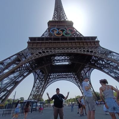 tecnico sup. electromecánico.
Est. ingeniería.
aunque me guste mucho debatir, Estoy en Twitter para crear bardo con cualquiera.
