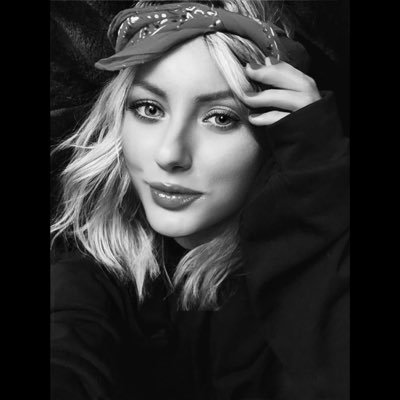 gamergir_'s profile picture. work to play