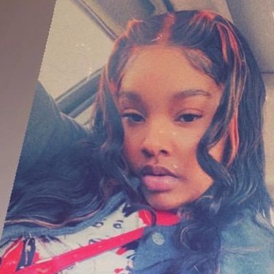 justagirlchelle's profile picture. 