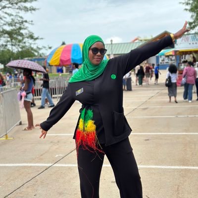 Hijab girl passionnée de sport et de cuisine mum of a princess #communitymanager #Digitalmanager #environnementaliste #entreprenefitnessgirl