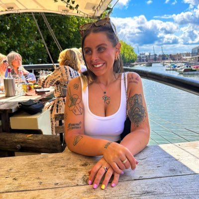 katie_riman's profile picture. insta; pixie.wott ☮️🌸💕✨