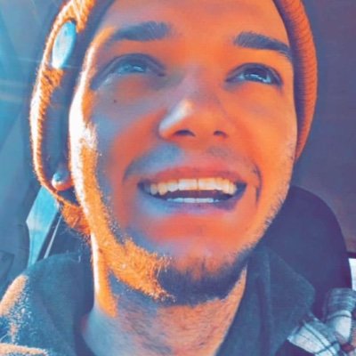 DoobieDan_'s profile picture. grow diaries 🌿🍃🌻  im 6 foot 3