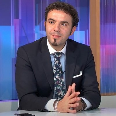 🎓 Doctor en Historia
📝 Escritor
✒️ Investigador US: Vanguardias, Últimas tendencias y Patrimonio Artístico
📖 Directivo del Excmo. Ateneo. de Sevilla