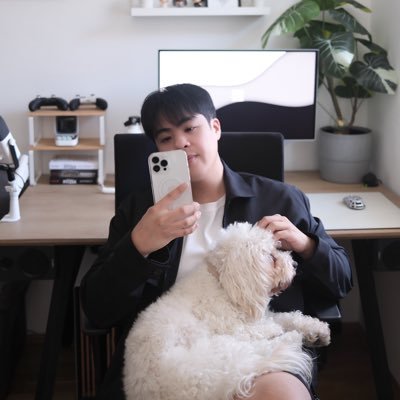 user_jaxxie's profile picture. if you like tech, food, gaming, anime, you can stay 🙏🏻