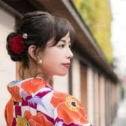 ※スズメです♡ お料理大好きな女の子です! Q ●ハーブティーとコーヒーで一息つくのが日課 ◆◆スポーツ観戦は熱い気持ちにさせてくれる! 映画とアニメ神社仏閣巡り●スピリチュア ルな世界にも興味津々 ファッション ゲームと時事ネタで話題に花を咲かせて!平
野紫耀
UNIQLO