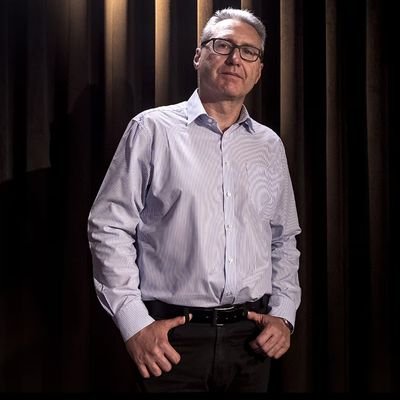 Výkonný ředitel Centra pro bezpečnostní analýzy a prevenci. Věnuje se bezpečnostní politice, kybernetické bezpečnosti a obrannému průmyslu.