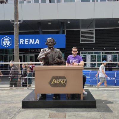 anbroma's profile picture. 