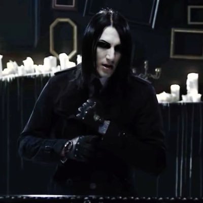 F3verRemains's profile picture. NOT ACTUALLY CHRIS || 18+ || MDNI || MV/MS || Vocals for MIW || You’re listening to Broadcasting from Beyond The Grave || 5th account for @TheHitYouNeed