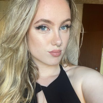 ainebvitamins's profile picture. she/her 🤺