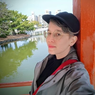 בדיחות דלוחות על פוליטיקה וריטווטים של עומדים ביחד