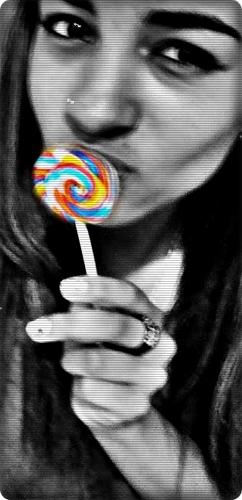 .Sou assim....Não sei quem sou exatamente só sei que ando perdida no mundo da imaginação.....Mas sei que sou legal ...Tenho 15 anos Me segue ai q eu sigo...