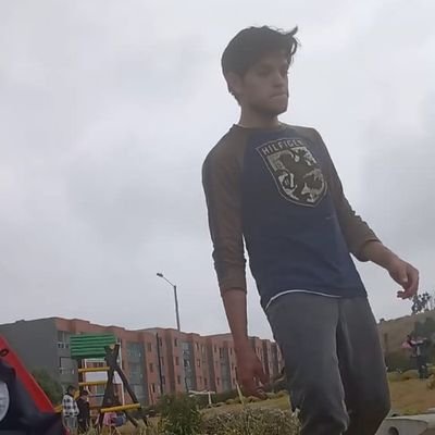 Teo_0523's profile picture. Sólo escribo lo que pienso, no lo que se supone que es correcto.