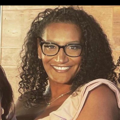 Football Mom 🏈Comedian 😂 Mixed Chic. Friend 😊 Biracial. ✊🏿BLM 🐶 St. Bernard Mom