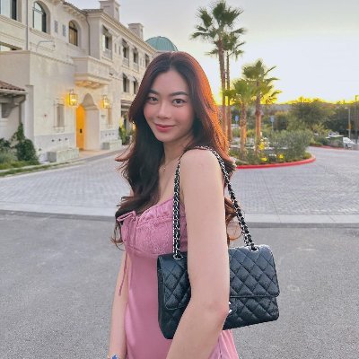 Marie60345985's profile picture. Keep your head, heels, and standards high