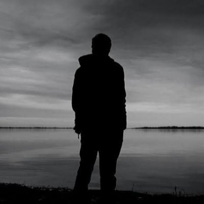 Abualmuthanna41's profile picture. هل لي بطيرٍ أستعيرُ جناحهُ؟  لعلّي إلى تلكَ الديار أطيرُ