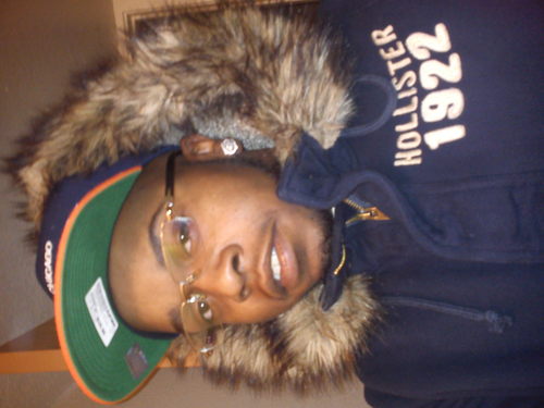 Im a college student I graduate 2012 ,im going to school for buisness an science fianace.i love countin paper an cant stand no pus as nigga