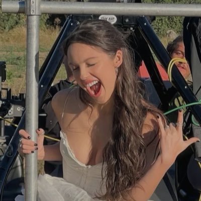 emmp4tia's profile picture. i pay attention to things that most people ignore (how you interact with my dog)