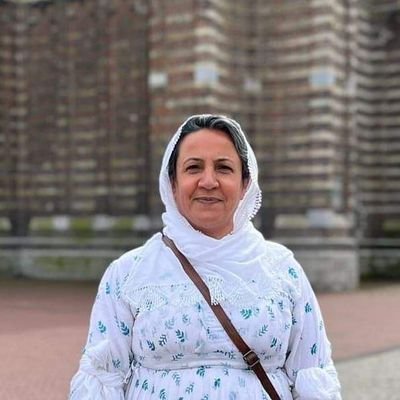 vî zemanê her kesek bê şibhe xemxwarê xwe ye.
Ehmedê Xanî