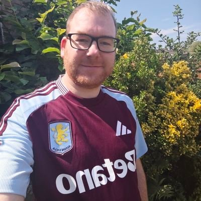 Bloke, Father, AVFC supporter, Crohns sufferer,
Switch player, Wrestling fan, Music Lover & Fest Goer,
EST 1981