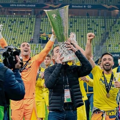 Sabut. Fútbol es la magia de Cazorla, el gambeteo de Riquelme, la lealtad de Marcos Senna y la garra de Bruno Soriano. Villarreal CF sempre.