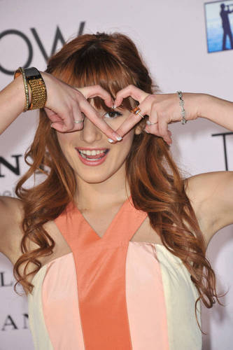 i'm bella. ima actress,student and animal lover. yeah. yankees and usc fan! not da real bella