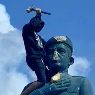 Pseudo hipster con arranques de fotógrafo y complejo de periodista