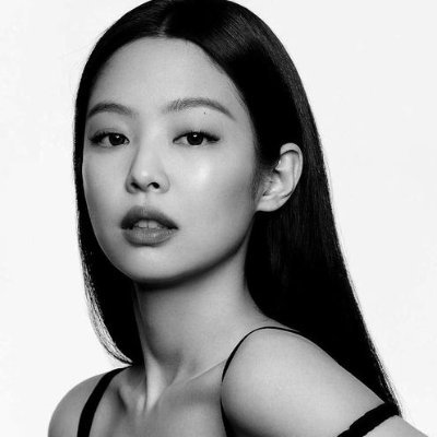 A perfect mixture between hurricane and roseate, blooms under the skies so scintillating. She, the embodiment of Spring and all the enticing things.