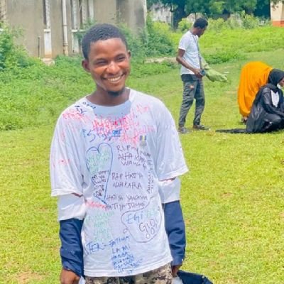I by name is hussaini Alhaji Shehu Am business man