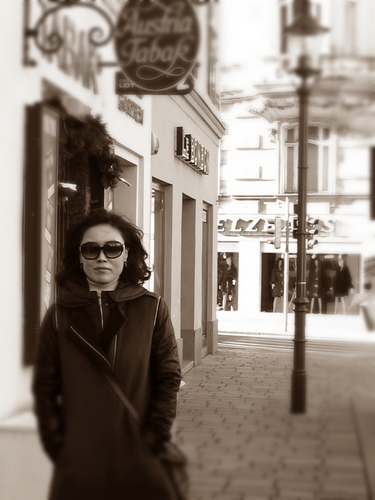 piscessoo's profile picture. 미디어와 글쓰기를 오가며 가르치는 일을 하고 있다. 언젠가는 산골라디오에서 DJ할머니로 늙는 것이 꿈이다.