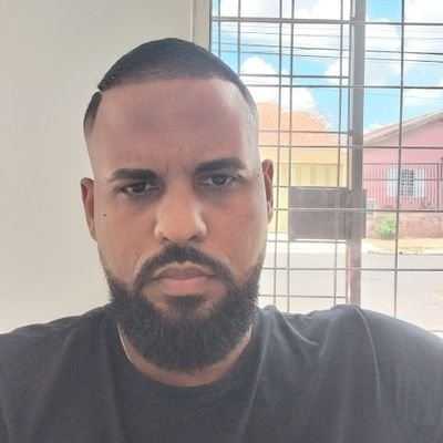Professor, analista politico, apaixonado por livros e por musicas pensantes