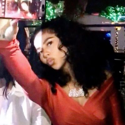 pinklenciaga's profile picture. designer junk!e.