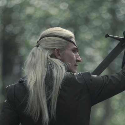 raglinnov's profile picture. she/her 
21