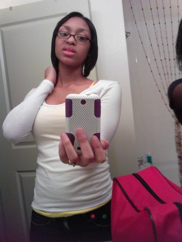 _dontjudge_ME's profile picture. “A wise girl kisses but doesn't love, listens but doesn't believe, and leaves before she is left.”