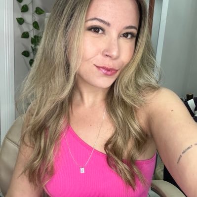 Se eu fosse só metade, você até poderia me completar, mas amor, eu sempre transbordo.