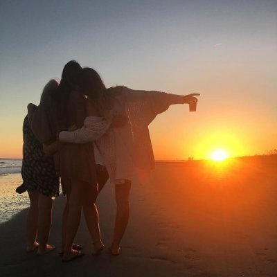 Kelly91888's profile picture. I'm a realist and a humanist, I'm not partisan or religious, but I don't deny people's beliefs (please don't send nude photos or pornographic threads!) .