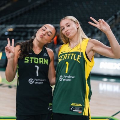 peoplecarescup's profile picture. she/her, women’s basketball, świątkara