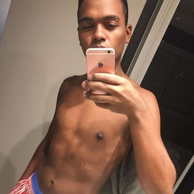 Negão 23 cm sou acompanhante vendo e gravo vídeos meu whatsapp 11964614235 chama vamos goza gostoso