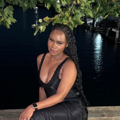 🌸 God is within her, she will not fall -Psalms 46:5 🌸|UConn Alumna 🐾|🇭🇹