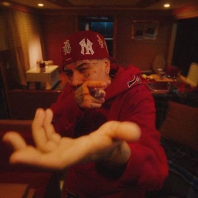 aleex_spnz's profile picture. MDD/MDB Enjoyer.
#TEAMELRICHMC
Madridista y murcianista.
Estudiante de informática en la UMU